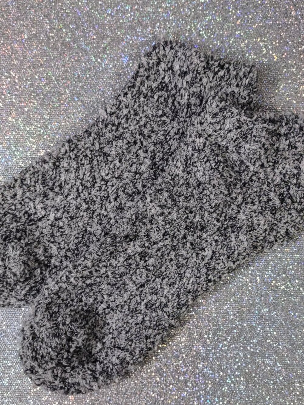 🍓4/$10 Black and White Fuzzy Slipper Socks